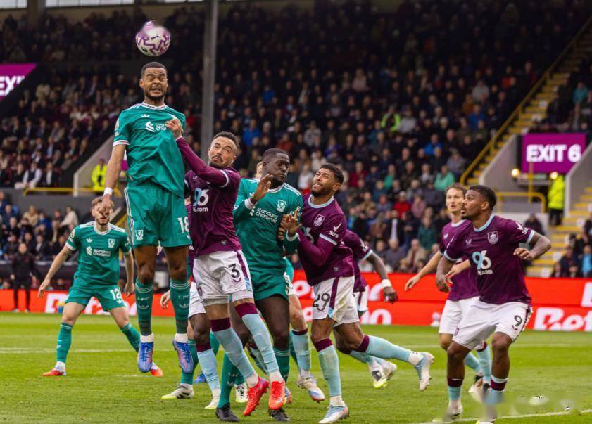 世界杯下注-英超：安菲尔德之战，争四红军主场迎战保级铁锤帮，伤病名单与历史交锋数据成焦点